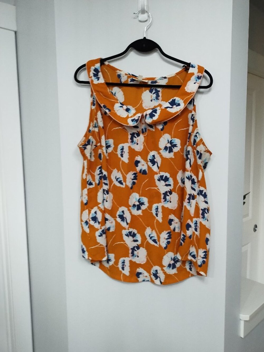 Cute floral sleeveless top with a collar